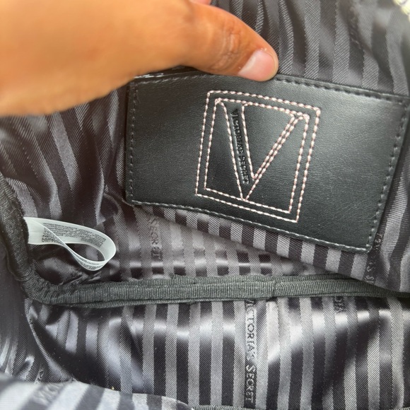 Victoria’s Secret Quilted Gray Crossbody Bag - Picture 6 of 7